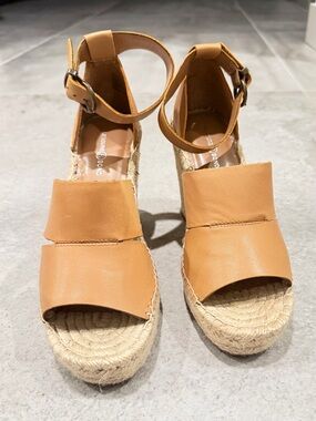 Women’s Tan Espadrille Platform Wedge Sandals with Ankle Strap. Size 8.5